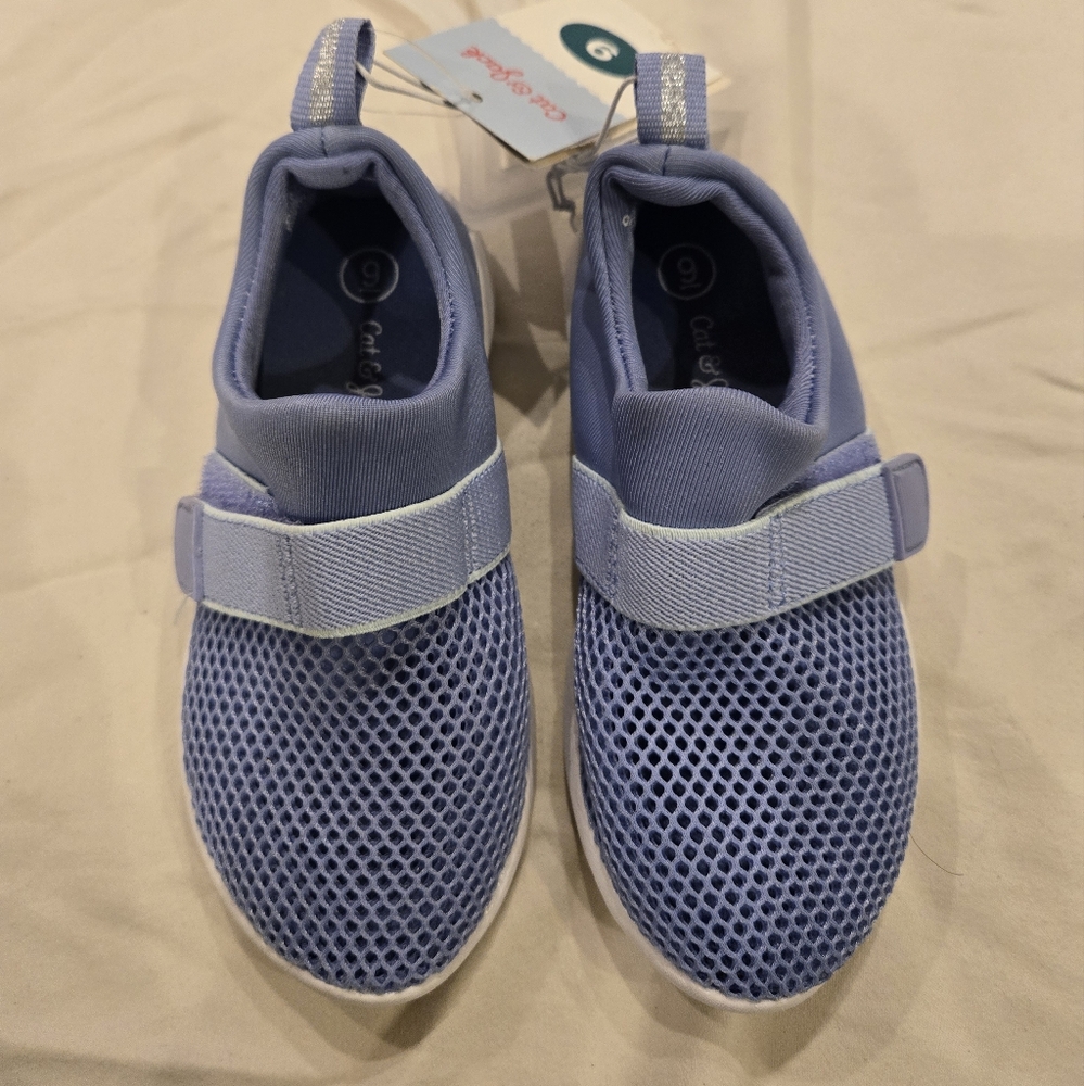 Cat and Jack Water Shoes Size 12 (new)